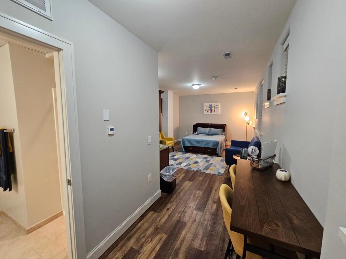 Cozy Studio At The Historic Inman Champaign Exterior photo